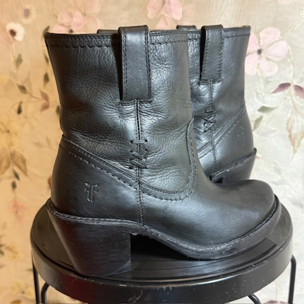 Size 5.5 B FRYE Black Leather Carmen x Stitch Short-D Saddle- Mid-calf - Picture 2 of 16